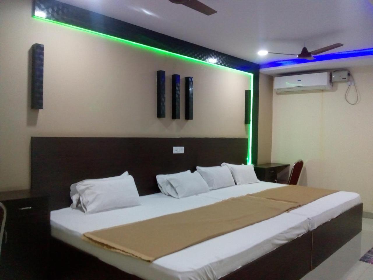 Divya Lodge Hyderabad Exterior foto