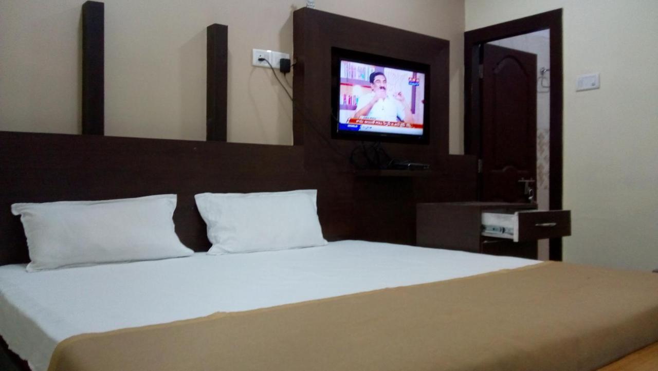 Divya Lodge Hyderabad Exterior foto
